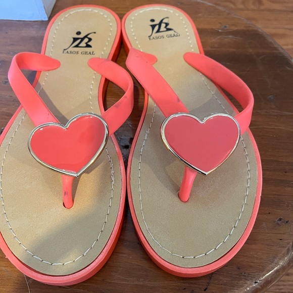Playful Pink Heart Sandals for Summer - Picture 9 of 10
